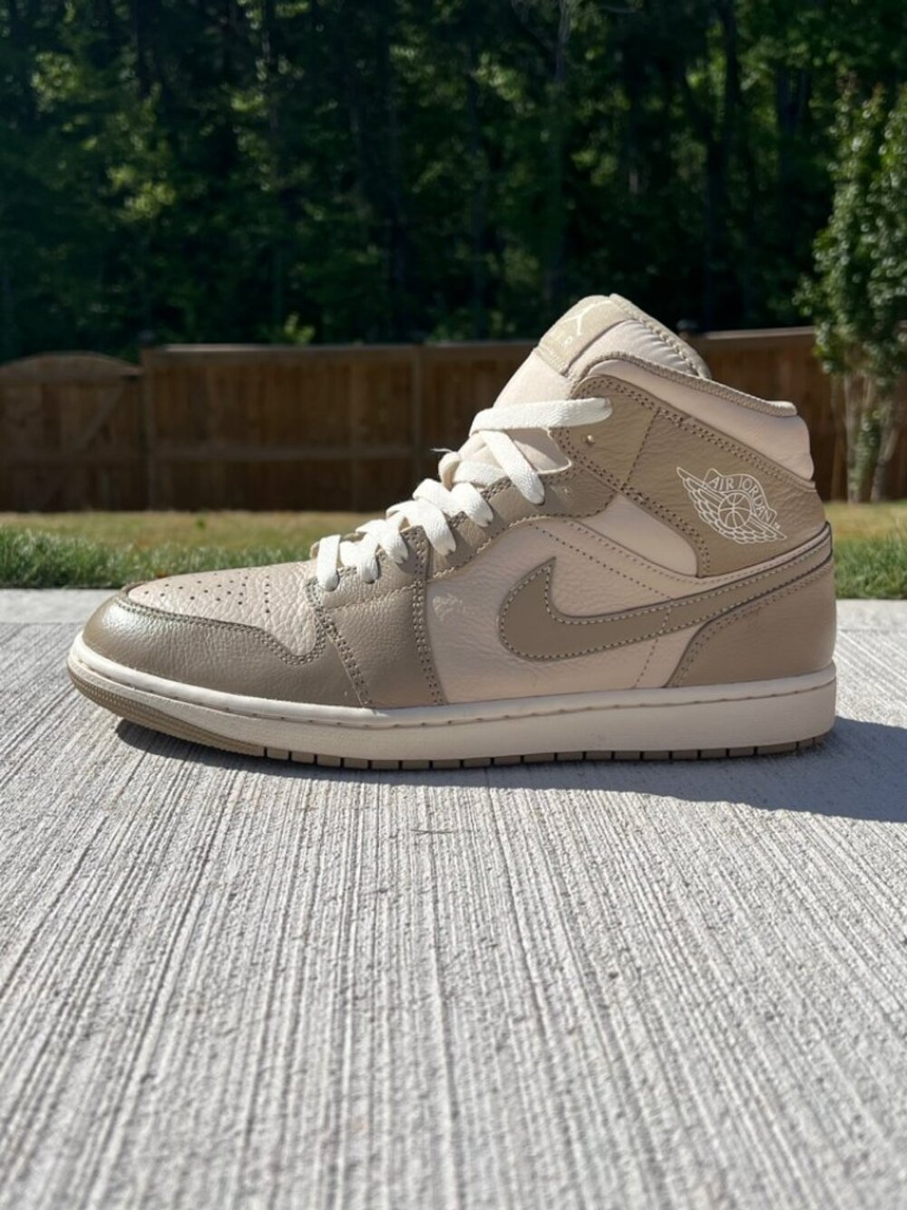 Jordan 1 mid Legend light brown %100 authentic - Picture 8 of 16